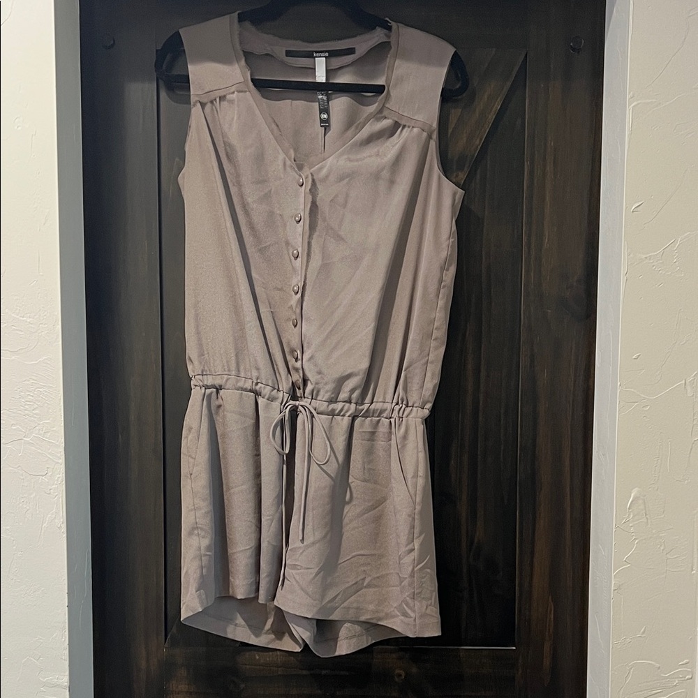 Kensie Neutral Taupe V-Neck Short Romper